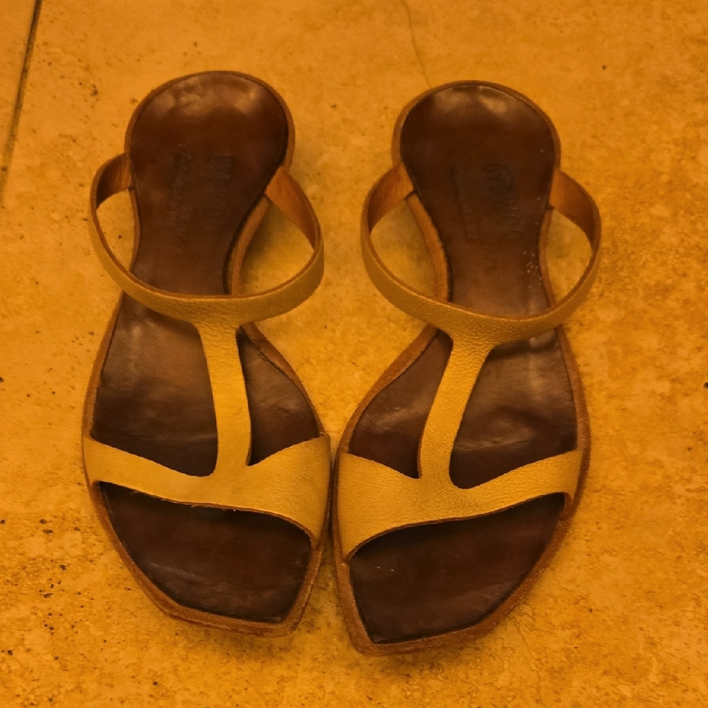 Cydwoq Elegant Tan Women's Sandals